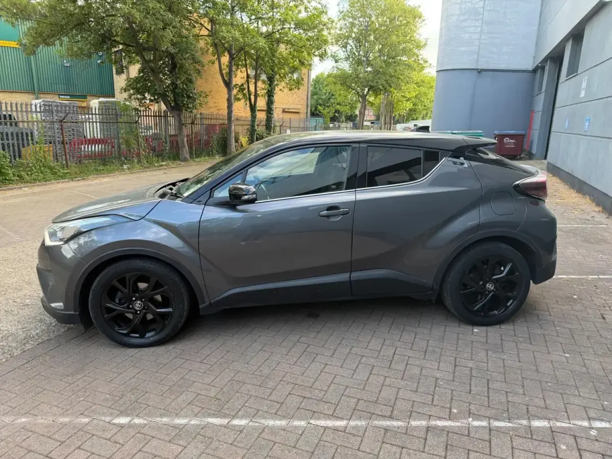 Usado Toyota C-HR 122 CV (89 kW) 2019 Gris SUV