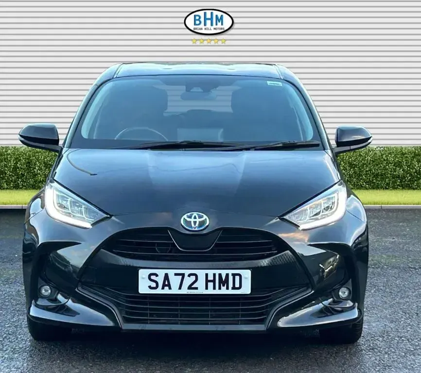 Used Toyota Yaris Design 116 HP (85 kW) 2022 Eclispe metallic black Hatchback