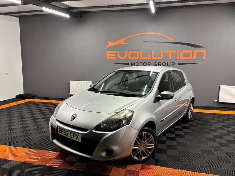 Used Renault Clio IV Dynamique 75 HP (55 kW) 2012 Silver Hatchback