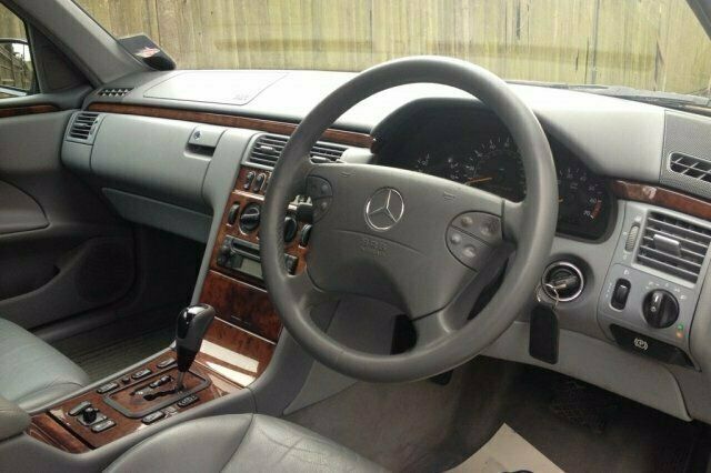 Used Mercedes E240 Elegance 170 HP (125 kW) 2001 Sedan