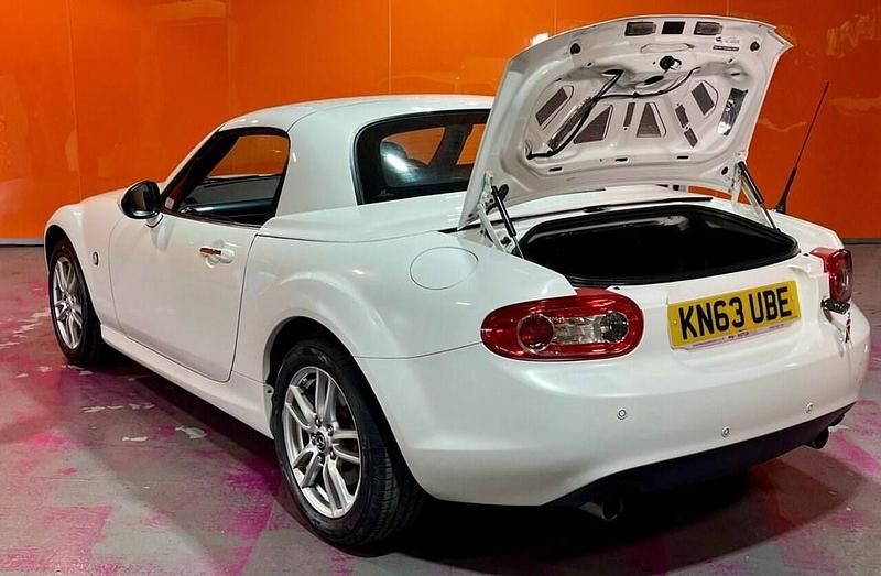 Used Mazda MX5 126 HP (92 kW) 2013 White Cabriolet