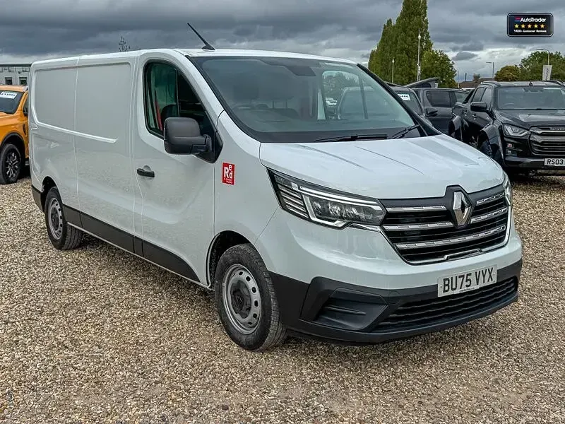 Neu Renault Trafic 130 PS (95 kW) 2025 Weiß Van / Kleinbus