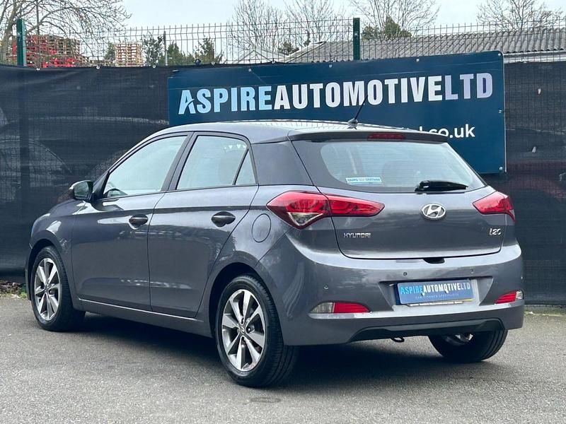 Used Hyundai i20 SE 100 HP (73 kW) 2015 Grey Hatchback