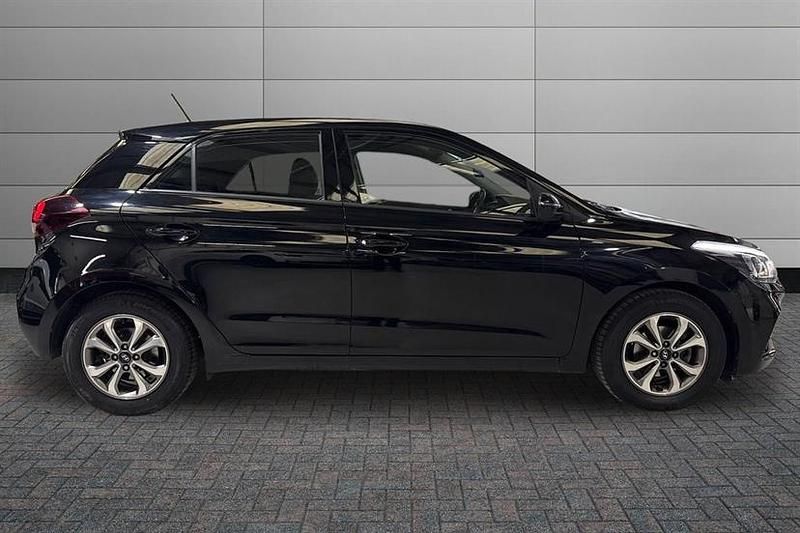 Used Hyundai i20 SE 84 HP (61 kW) 2020 Black Hatchback