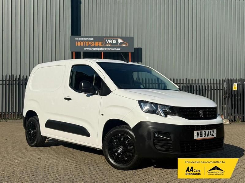 White Used 2019 Peugeot Partner MPV | £6,995 (Fair price) - Image 1/4