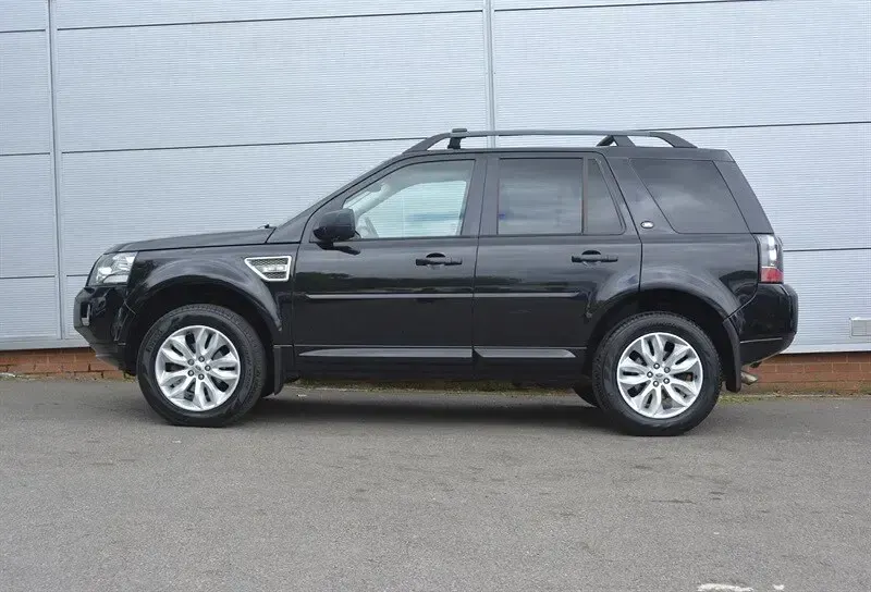 Used Land Rover Freelander 2 HSE 190 HP (139 kW) 2012 Santorini black SUV