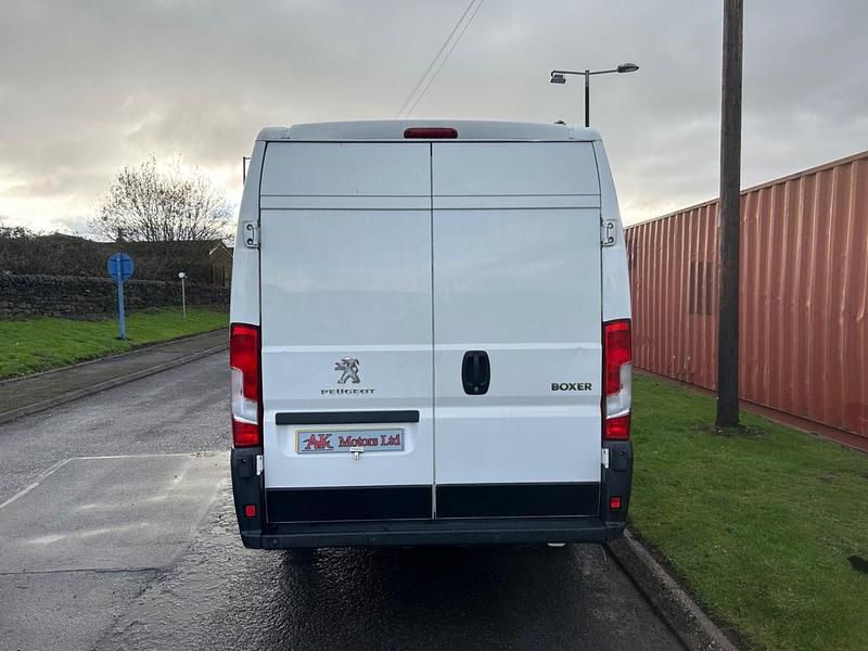 Used Peugeot Boxer 130 HP (95 kW) 2019 White Van