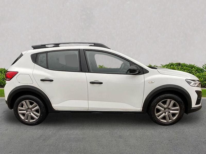 Used Dacia Sandero Essentiel 90 HP (66 kW) 2023 White Hatchback