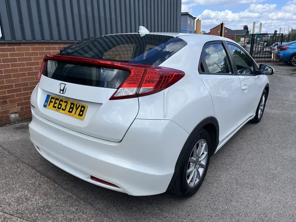 Used Honda Civic SE 140 HP (102 kW) 2013 White Hatchback