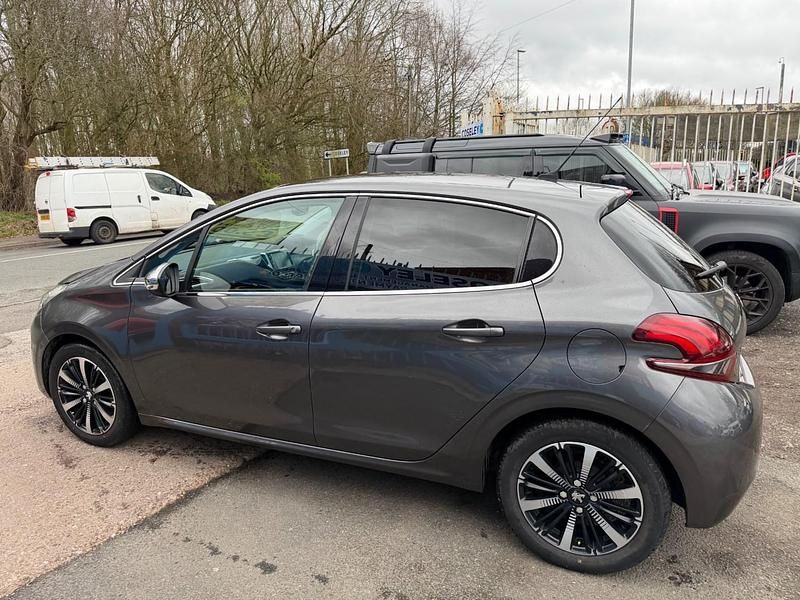 Used Peugeot 208 Allure Premium 2018 Grey Hatchback