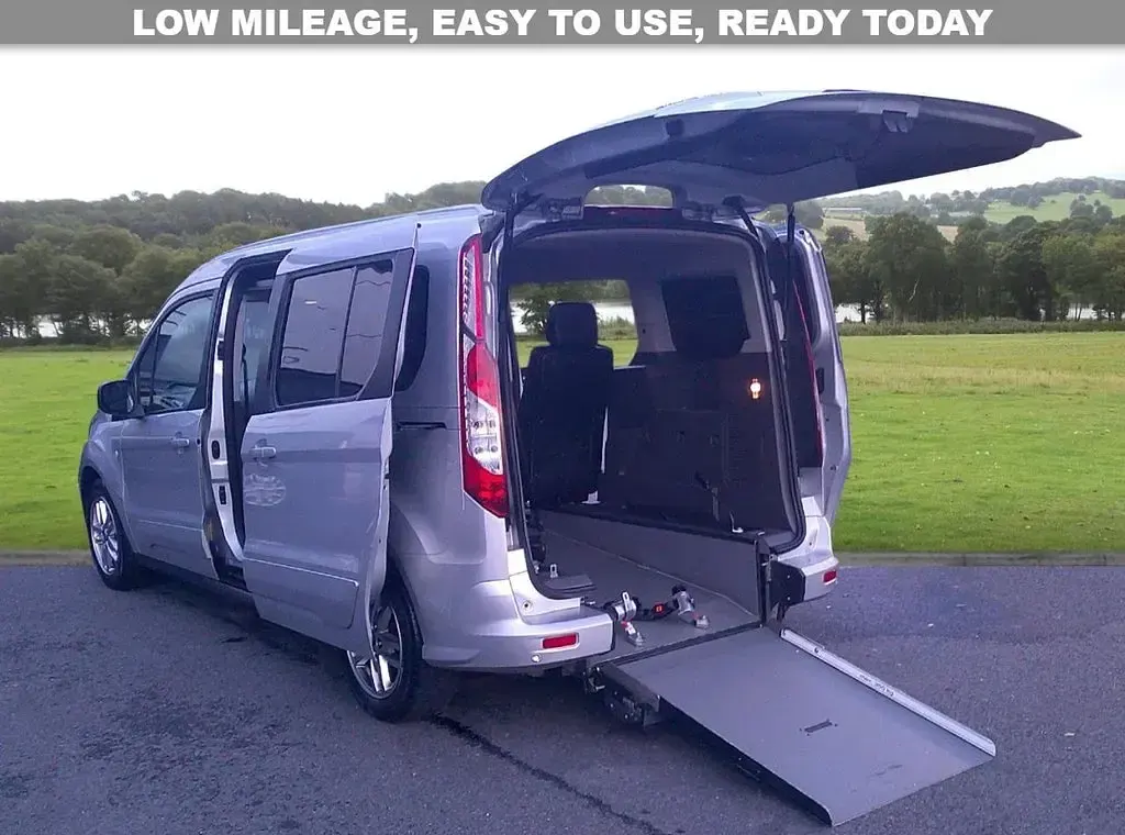 Used Ford Grand Tourneo Connect Titanium 120 HP (88 kW) 2020 Silver MPV