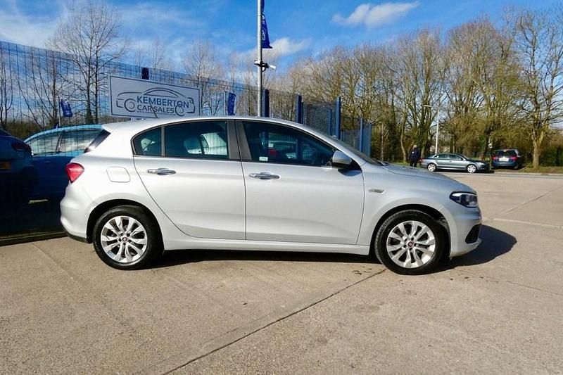 Used Fiat Tipo Easy 95 HP (69 kW) 2018 Grey Hatchback