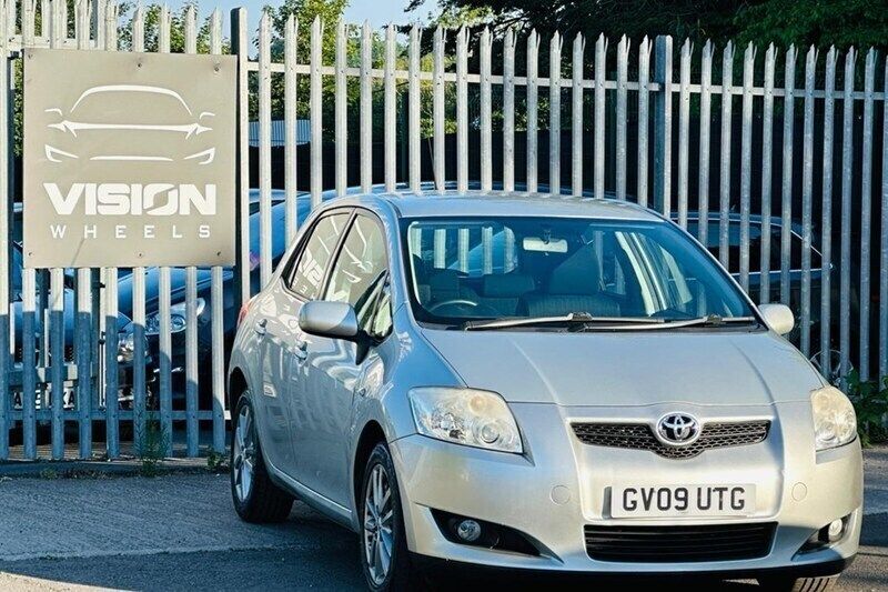 Silver Used 2009 Toyota Auris Hatchback | £1,995 (Good price) - Image 1/1