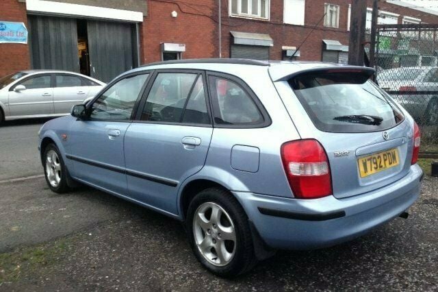 Begagnad Mazda 323 2000 Sedan