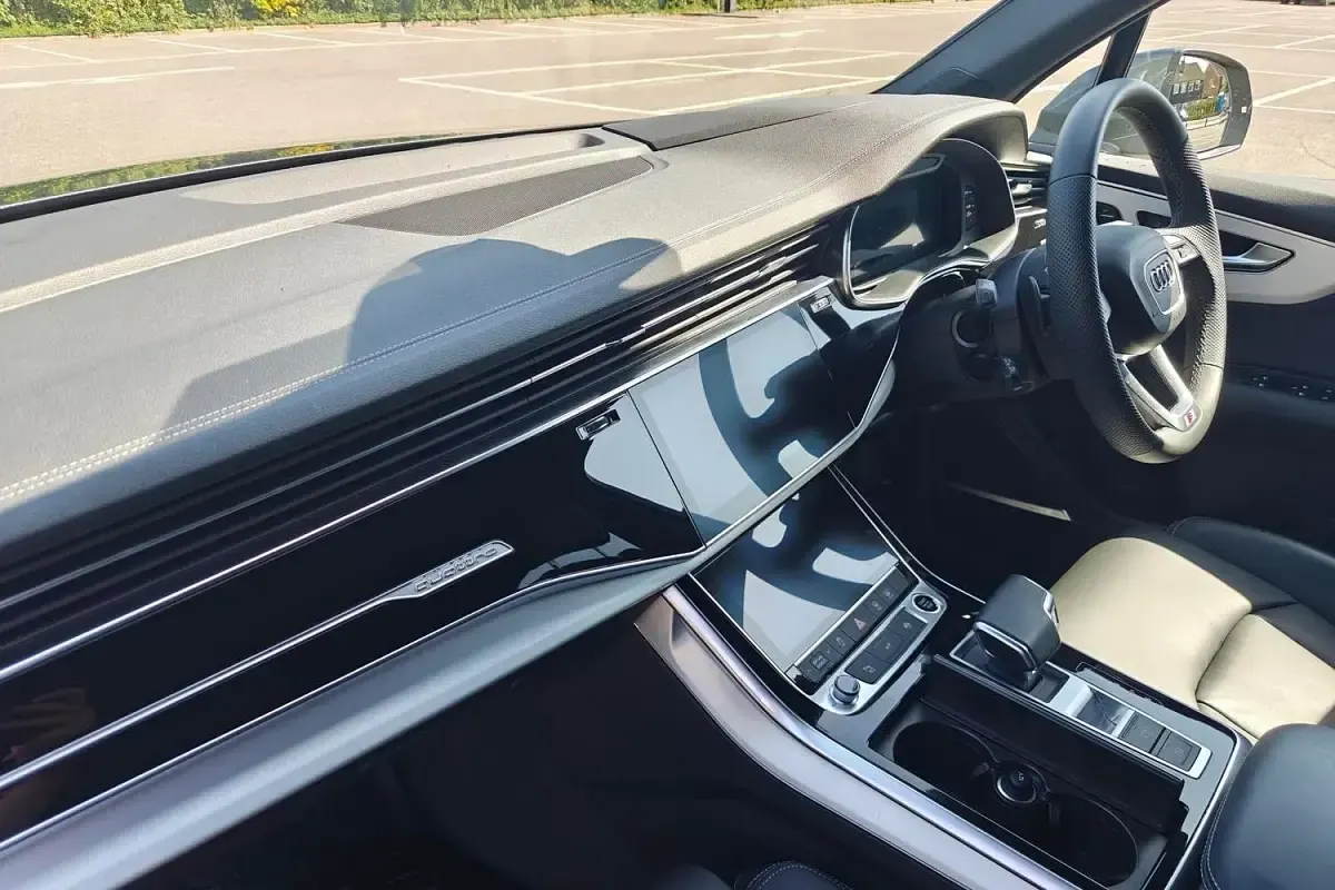 Begagnad Audi Q7 S-Line 228 HK (167 kW) 2025 Grå SUV
