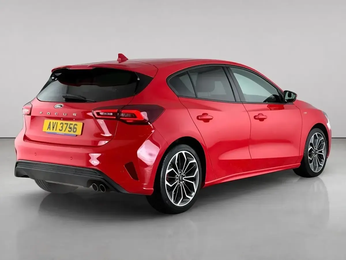 Used Ford Focus ST-Line X 155 HP (114 kW) 2024 Red Hatchback