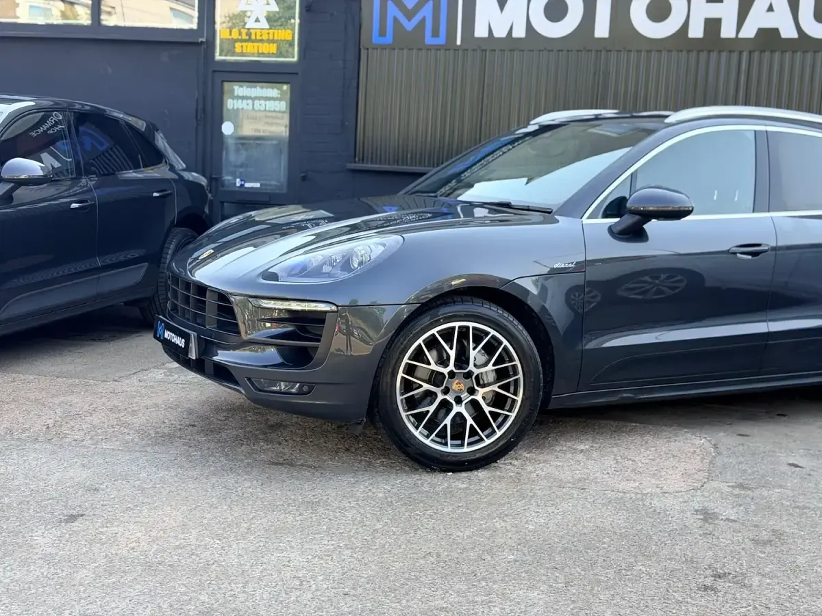 Used Porsche Macan 258 HP (189 kW) 2016 Grey SUV