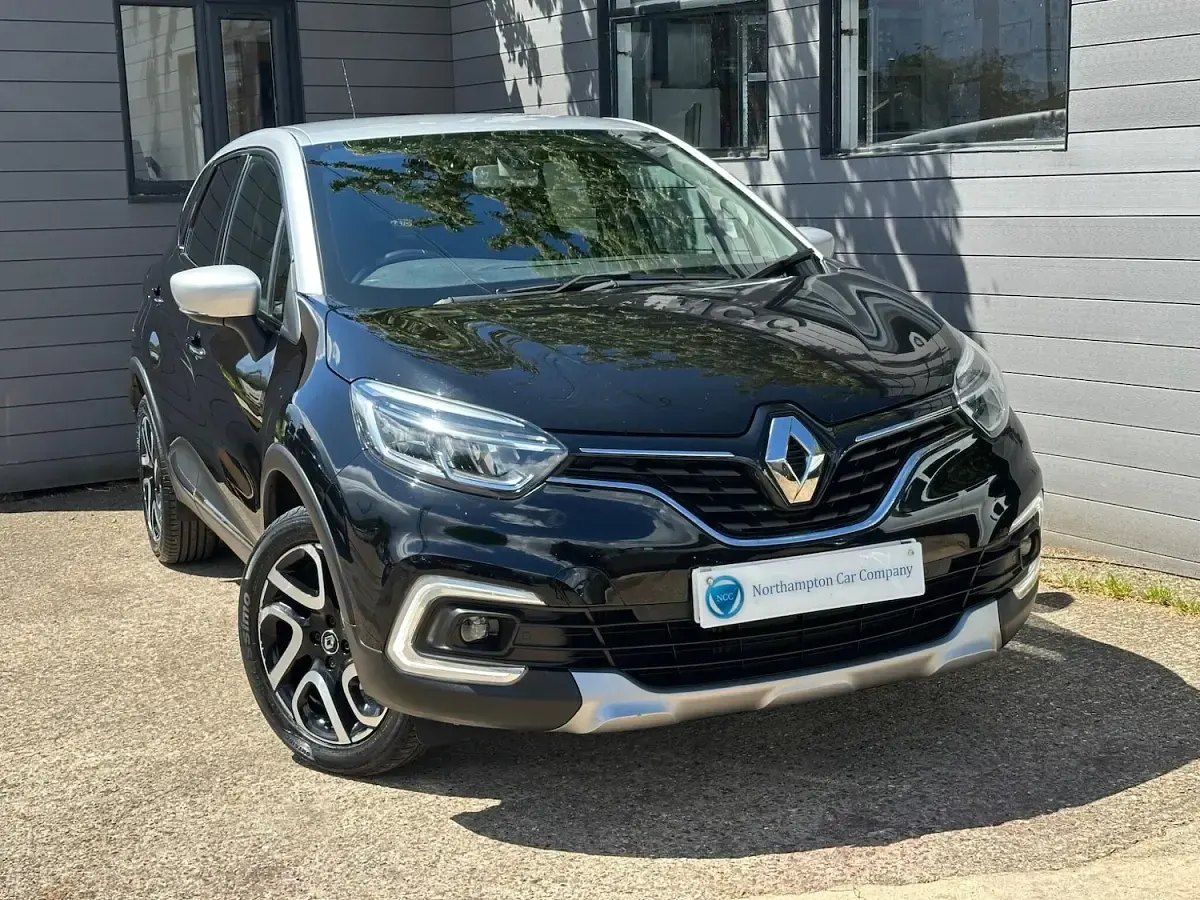 Used Renault Captur Dynamique 90 HP (66 kW) 2018 Black/silver SUV