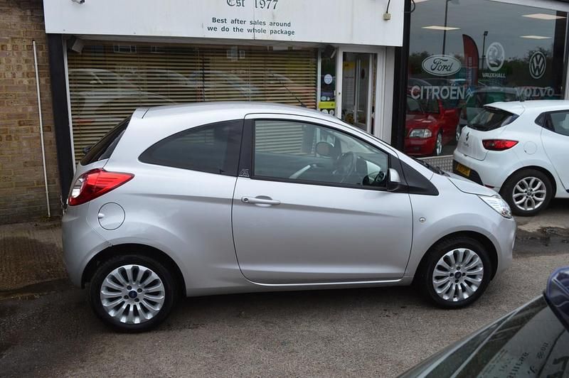 Gebraucht Ford Ka Zetec 69 PS (50 kW) 2015 Silber Kleinwagen