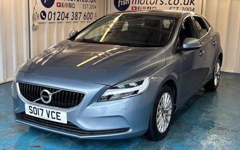 Usado Volvo V40 Momentum 152 HP (111 kW) 2019 Citadino