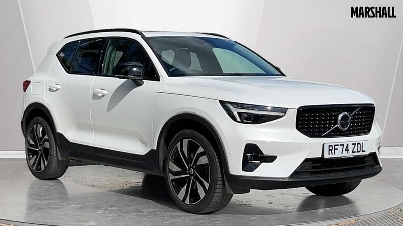 Metallic crystal white Used 2025 Volvo XC40 Ultra SUV | £38,307 (Expensive) - Image 1/4