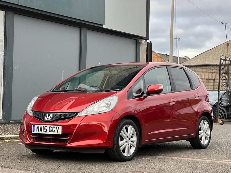 Used Honda Jazz ES 99 HP (72 kW) 2015 Red Hatchback