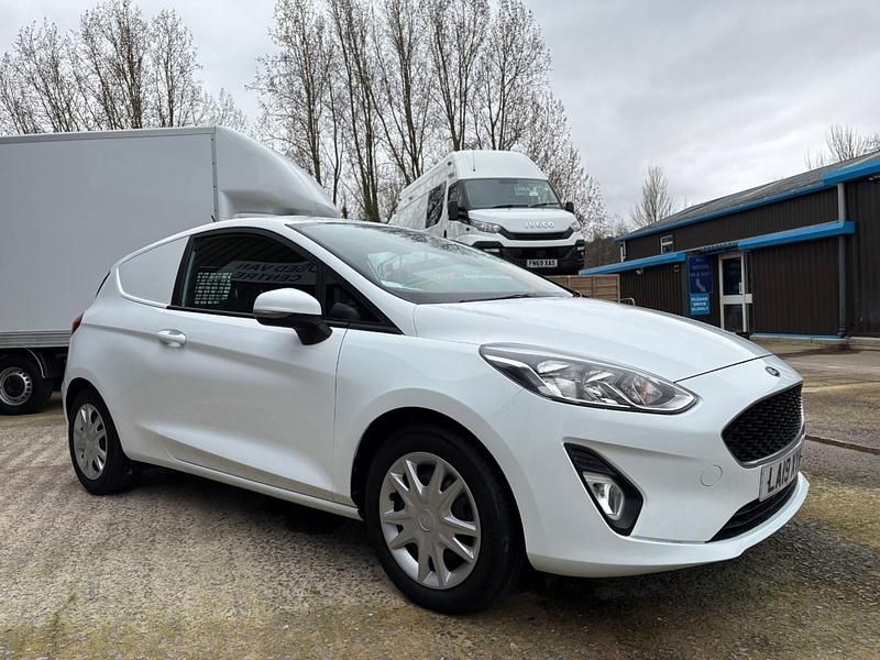 Used Ford Fiesta 85 HP (62 kW) 2019 White Hatchback