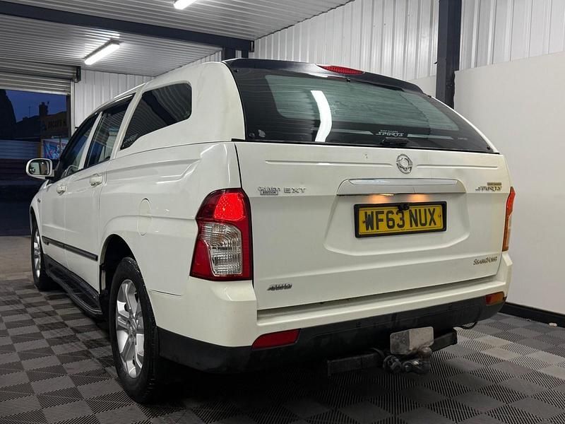 Used Ssangyong (KGM) Korando 175 HP (128 kW) 2013 White Pickup