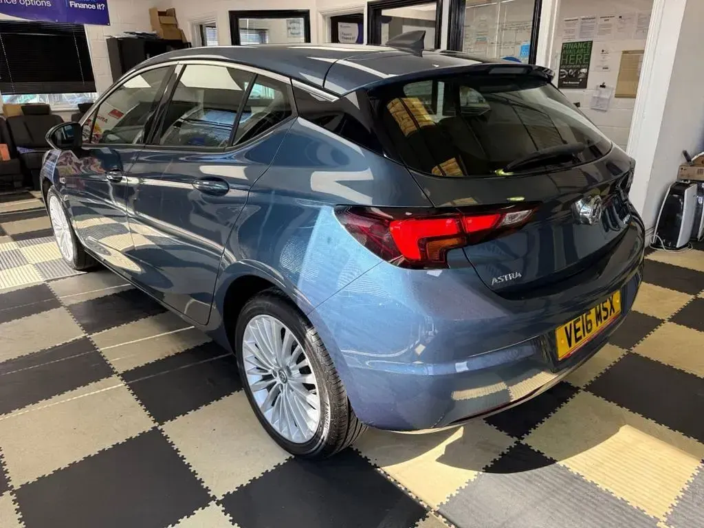Used Vauxhall Astra Elite 150 HP (110 kW) 2016 Blue Hatchback
