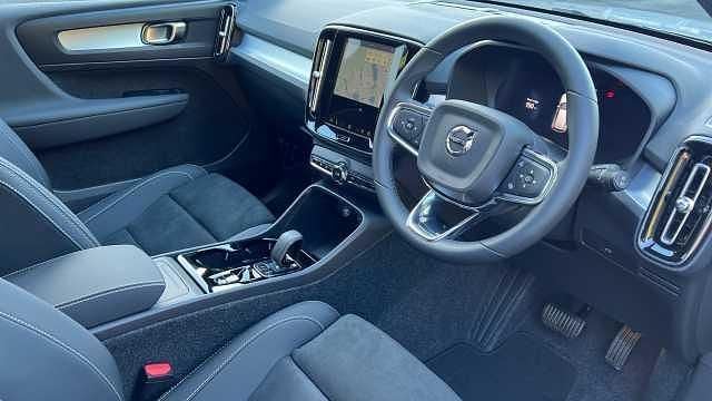 New Volvo XC40 Plus 197 HP (144 kW) 2026 SUV