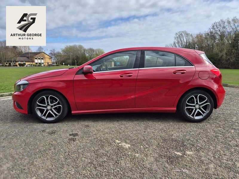 Used Mercedes A180 109 HP (80 kW) 2014 Red Hatchback