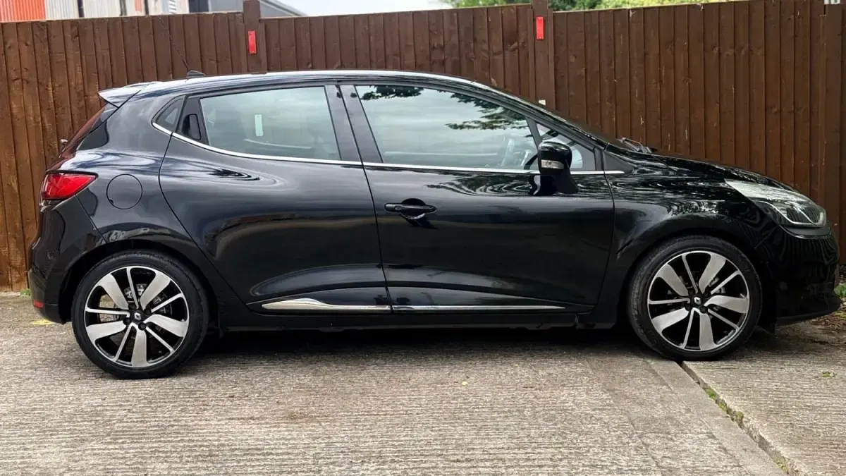 Używany Renault Clio IV Dynamique 90 KM (66 kW) 2015 Czarny Hatchback