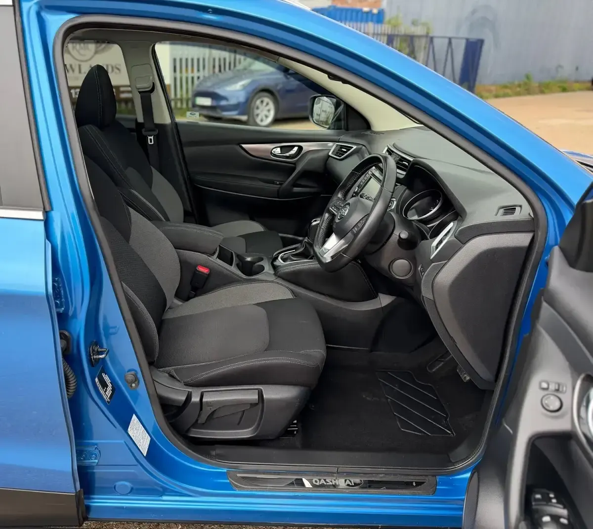 Used Nissan Qashqai N-Connecta 115 HP (84 kW) 2018 Blue SUV