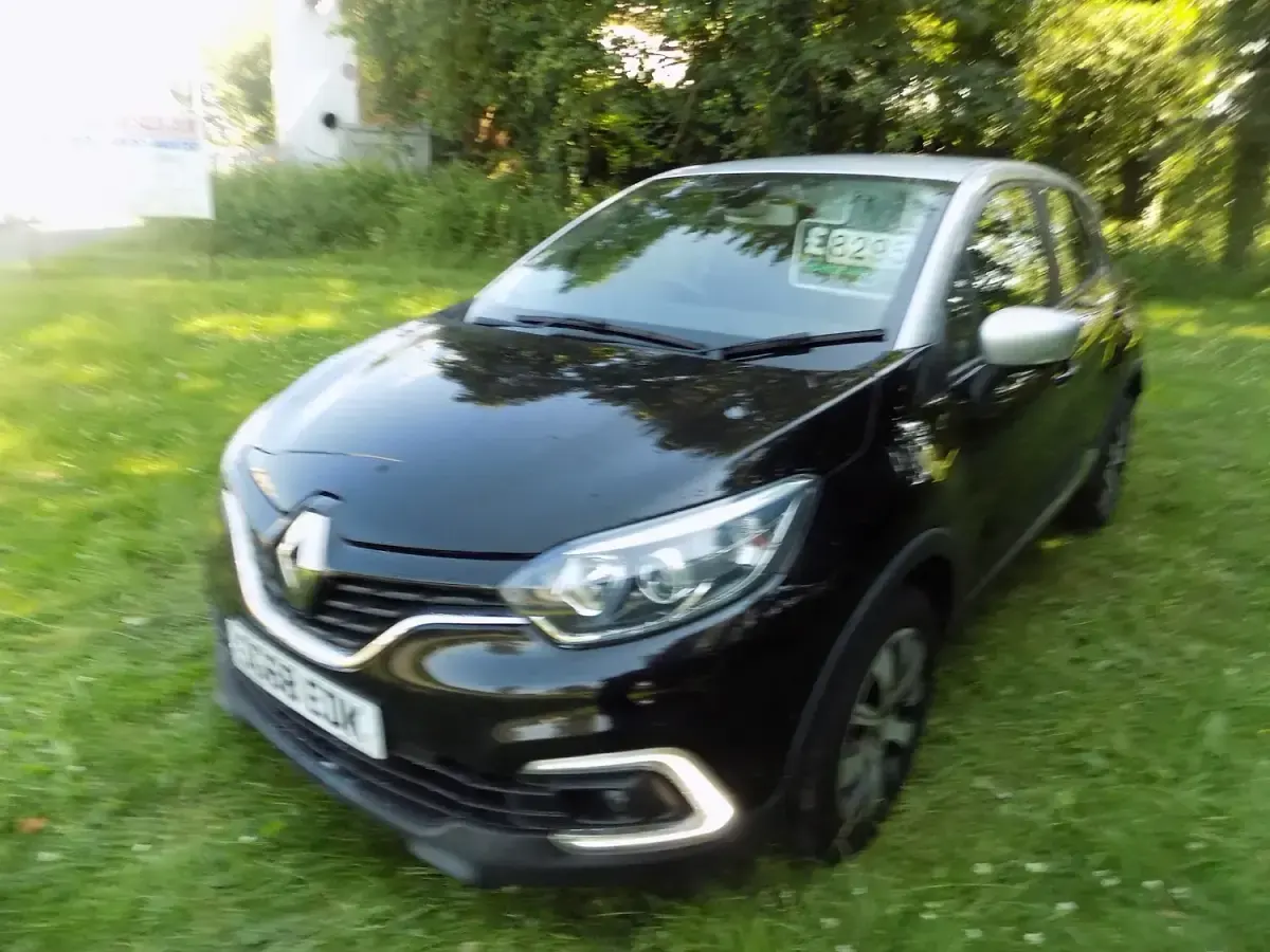 Used Renault Captur Play 90 HP (66 kW) 2018 Black SUV