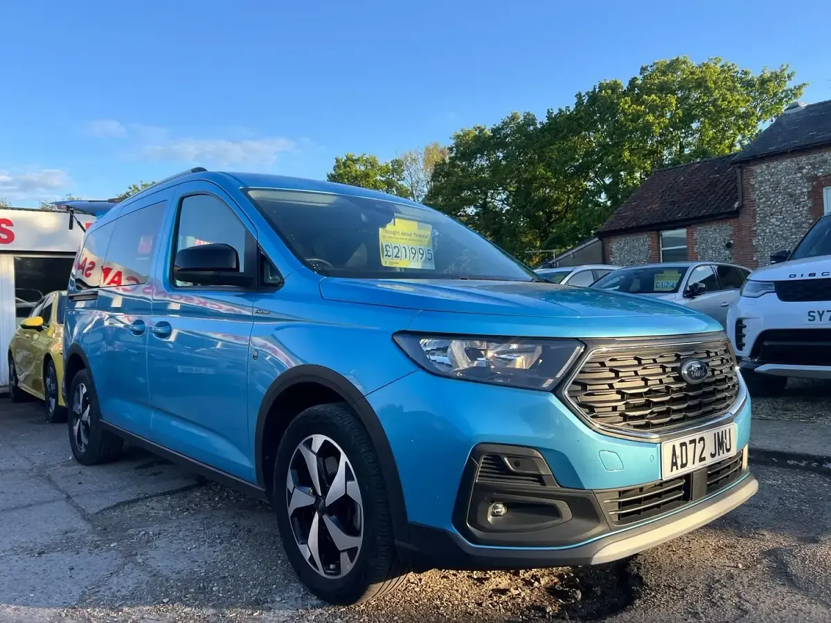 Used Ford Grand Tourneo Connect Active 122 HP (89 kW) 2023 Blue MPV