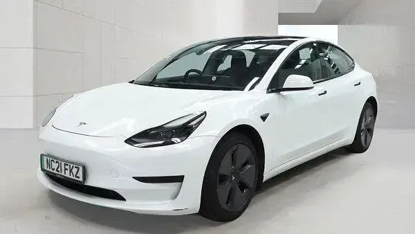 Used Tesla Model 3 Standard Range Plus 366 kW (498 HP) 2021 White Sedan