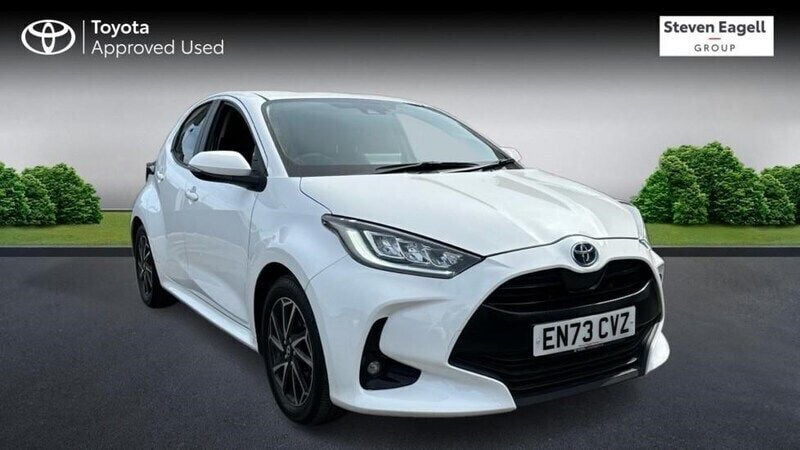 White Used 2024 Toyota Yaris Hybrid Design Hatchback | £18,383 (Fair price) - Image 1/4