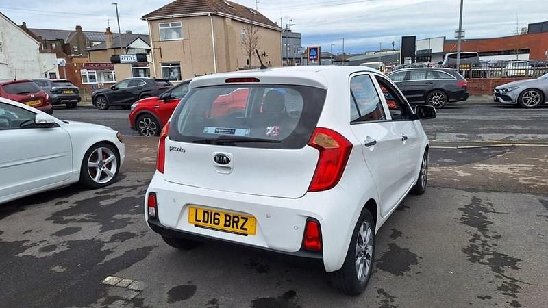 Used Kia Picanto 84 HP (61 kW) 2016 White Hatchback