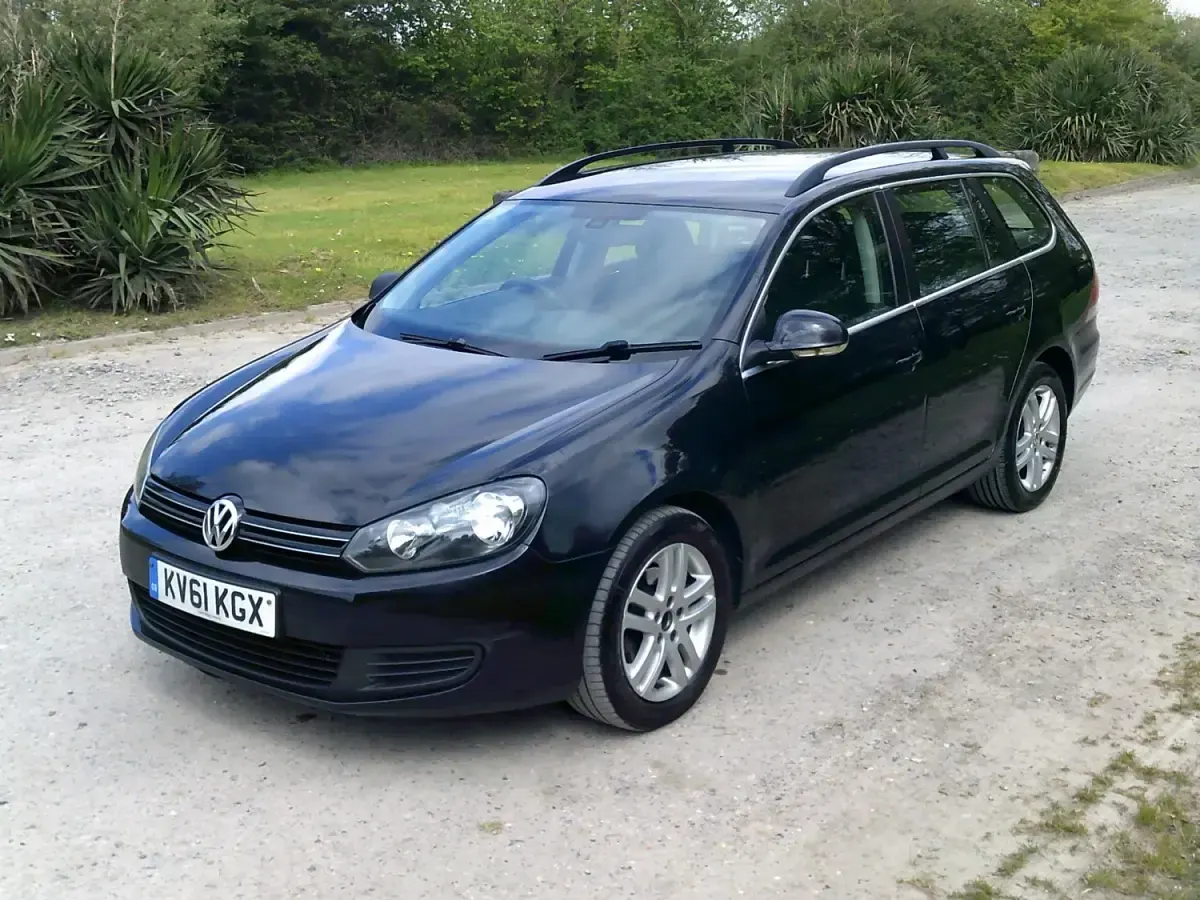 Begagnad VW Golf VI SE 105 HK (77 kW) 2011 Svart Halvkombi
