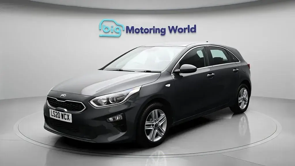Usado Kia Ceed 118 HP (86 kW) 2020 Cinzento Citadino