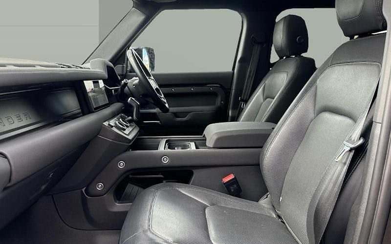 Usado Land Rover Defender SE Dynamic 249 HP (183 kW) 2025 SUV