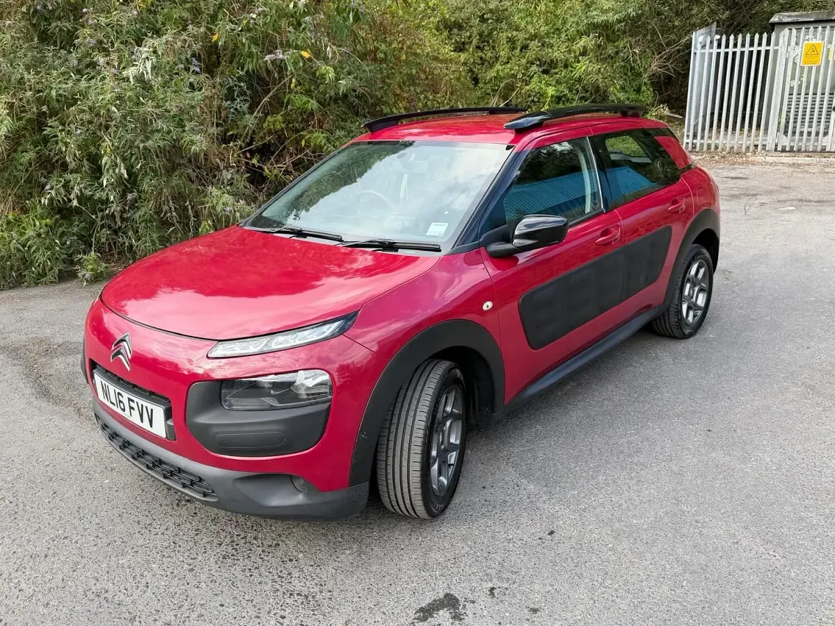Used Citroën C4 Cactus Feel 80 HP (58 kW) 2016 Red Hatchback