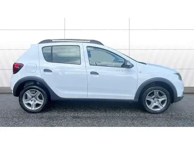 Używany Dacia Sandero Comfort 90 KM (66 kW) 2019 Biały Hatchback