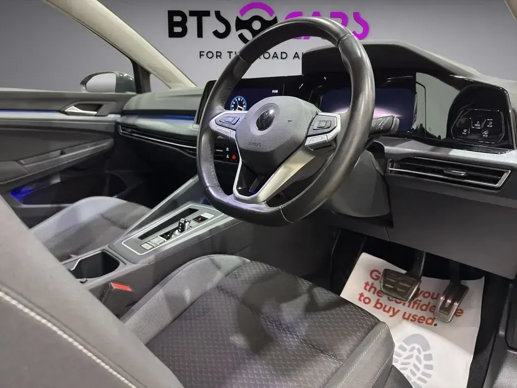 Usado VW Golf VIII Active 150 CV (110 kW) 2022 Gris Utilitario