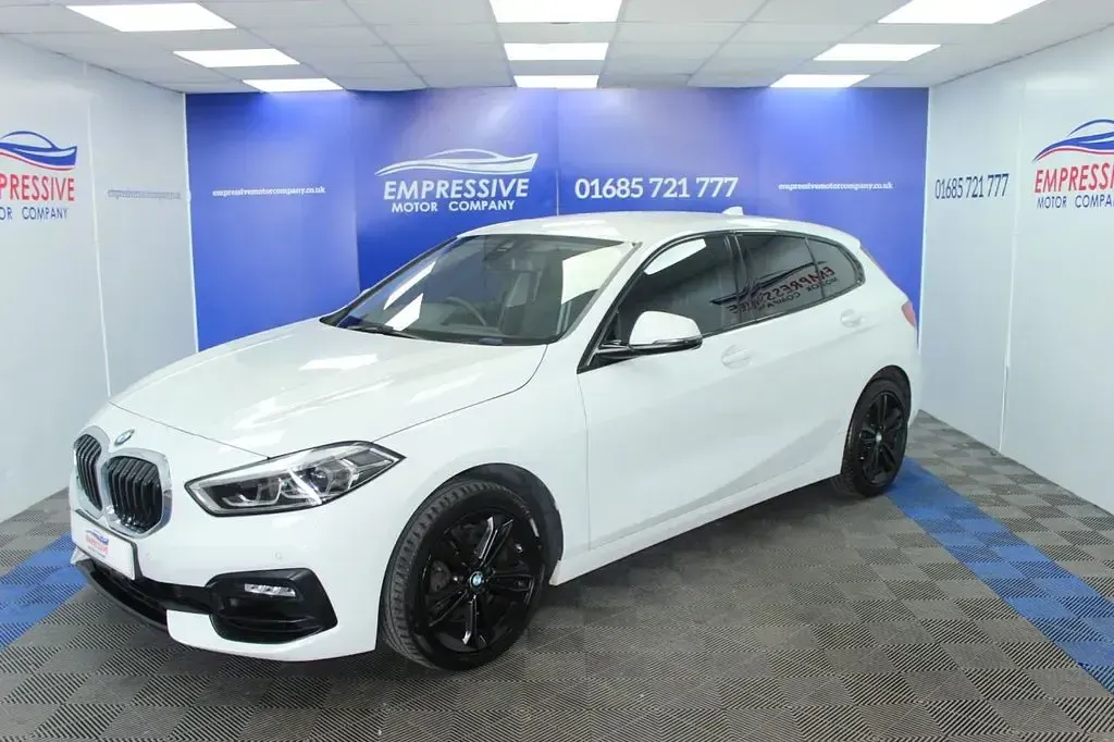 Used BMW 118 Sport Line 140 HP (102 kW) 2020 White Hatchback