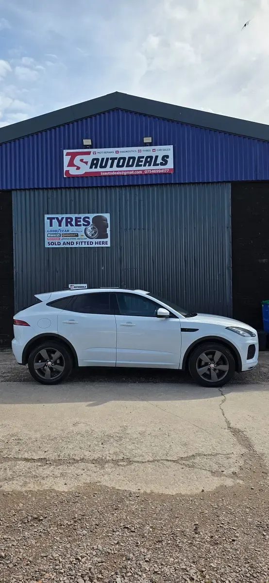 Used Jaguar E-Pace Chequered Flag 180 HP (132 kW) 2019 White SUV