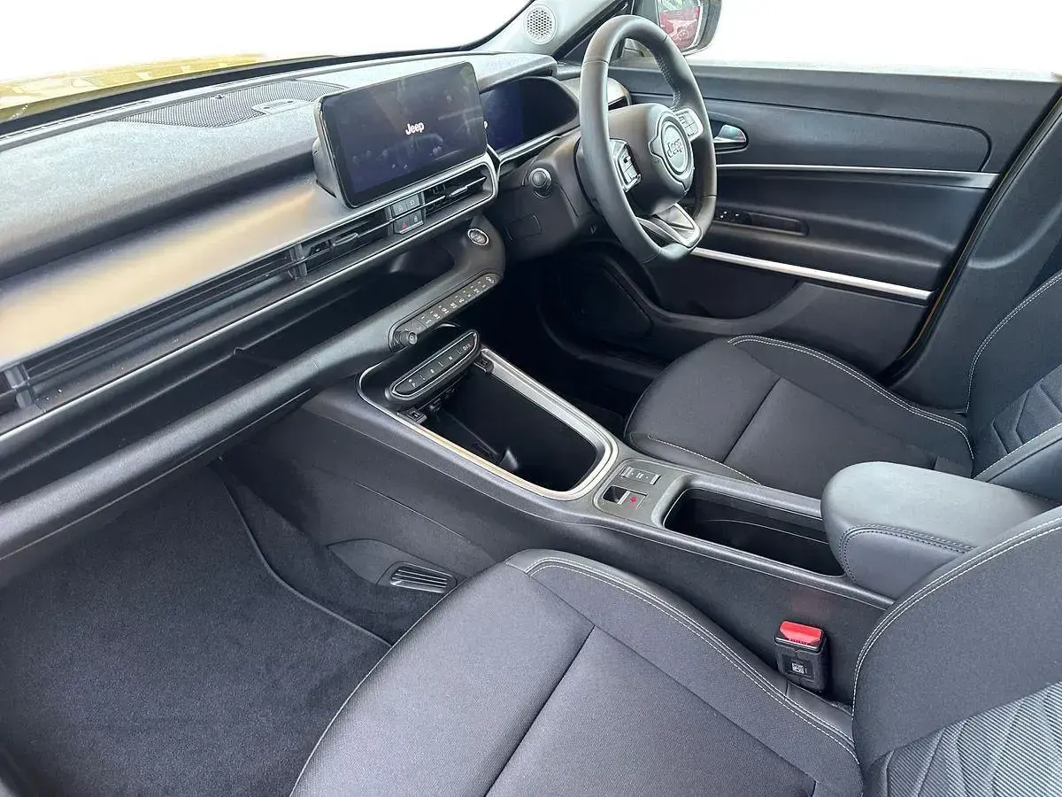 Used Jeep Avenger Summit 114 kW (156 HP) 2025 Yellow/black SUV