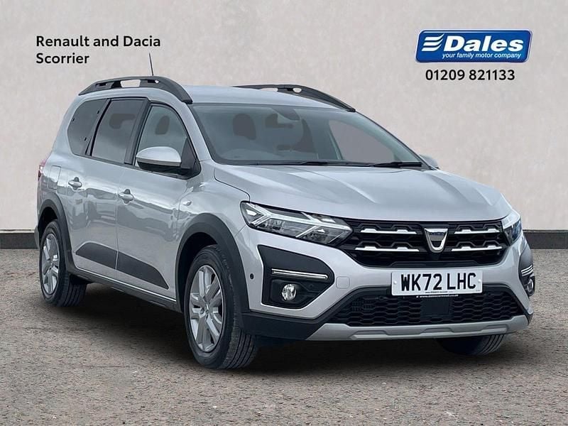 Moonstone grey Used 2022 Dacia Jogger Comfort MPV | £14,750 (Fair price) - Image 1/4