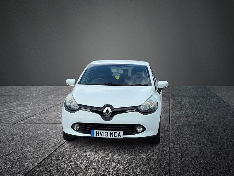 Used Renault Clio IV Expression+ 75 HP (55 kW) 2013 White Hatchback