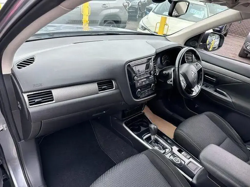 Used Mitsubishi Outlander 147 HP (108 kW) 2017 Grey SUV